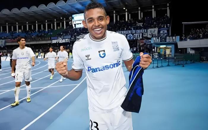 新葡京-王大雷社媒久违发声做出重要决定！鲁能球迷纷纷点赞，引发热议